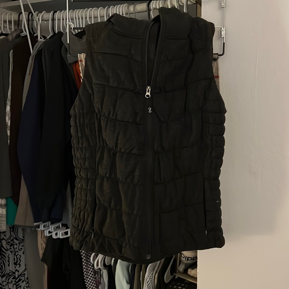 Black hooded women’s vest